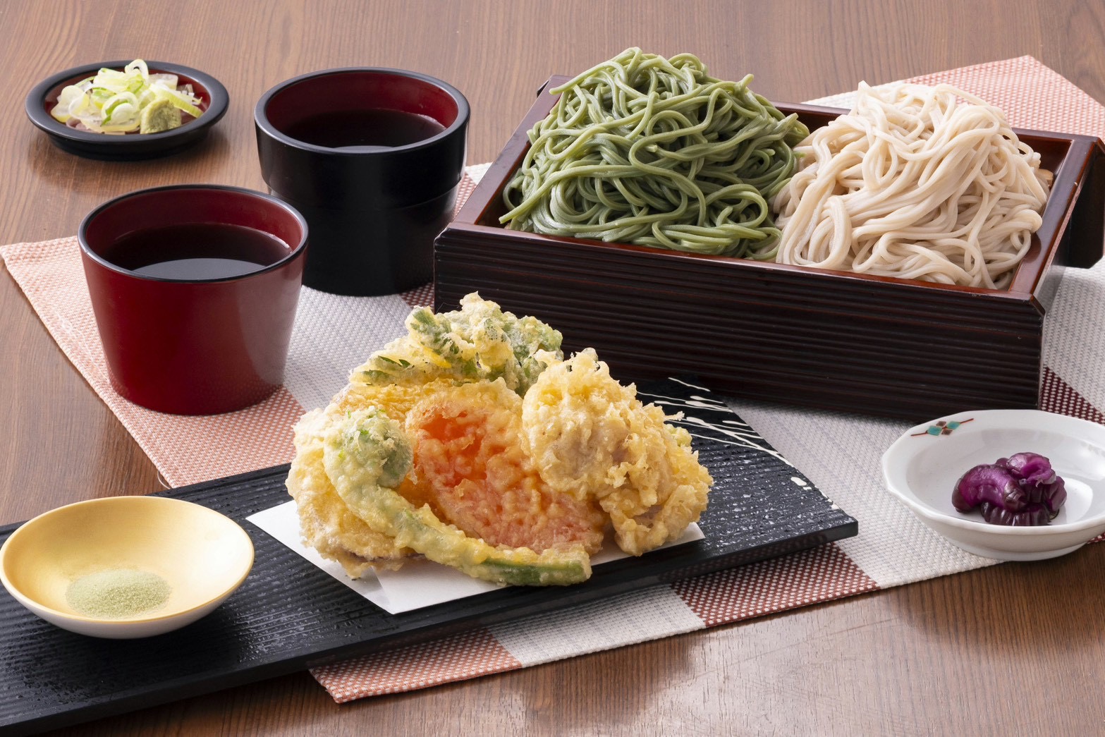 春天ぷらと蓬・更科二色そば｜花凛